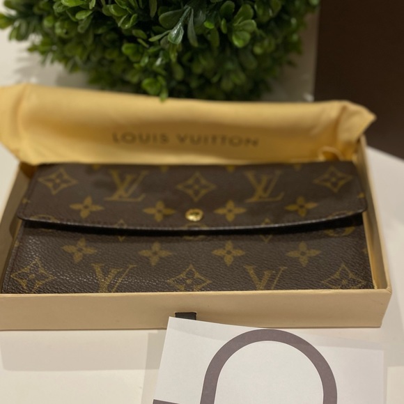 Authentic LV Sarah wallet - Picture 3 of 12